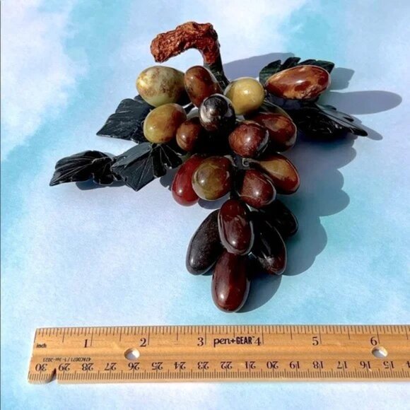 Vintage Cluster Of Jade And Other Semi-Precious Stone Grapes - Picture 10 of 11